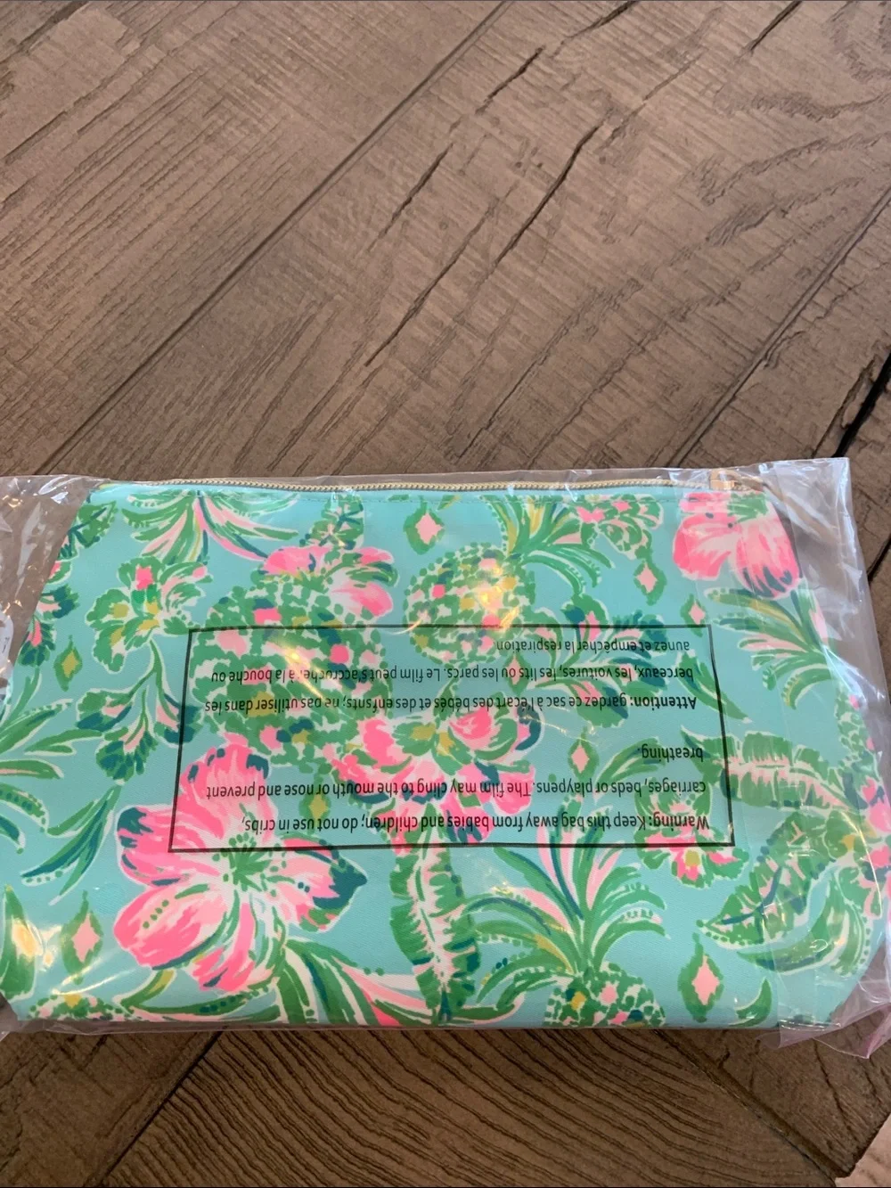 NWT—-Lilly Pulitzer Turquoise Pink Floral Cosmetic Pouch in Surf Blue.